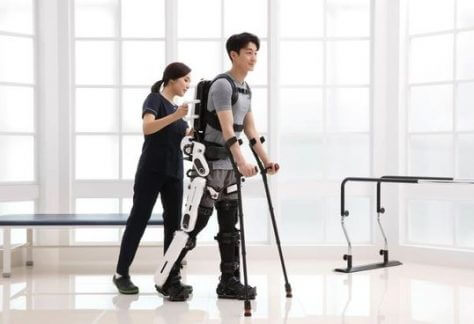 Even the patient who couldn’t walk stood up…. Samsung and Hyundai also jump into ‘Wearing Robot’ 