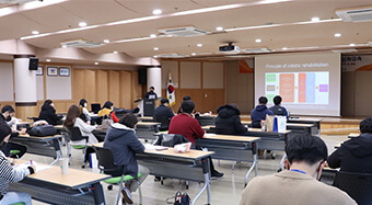 Welfare centers are paying attention to gait rehabilitation robot 'Angel LegsM' 